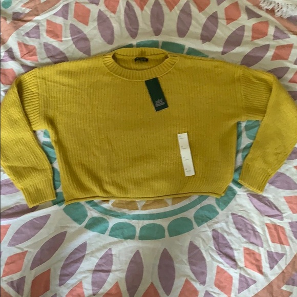 Yellow sweater! - Picture 2 of 7